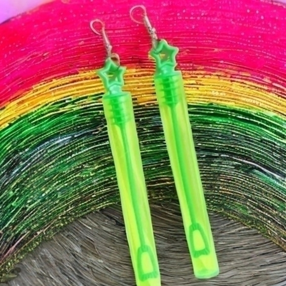 MODCLOTH NEON GREEN BUBBLE WAND EARRINGS 2